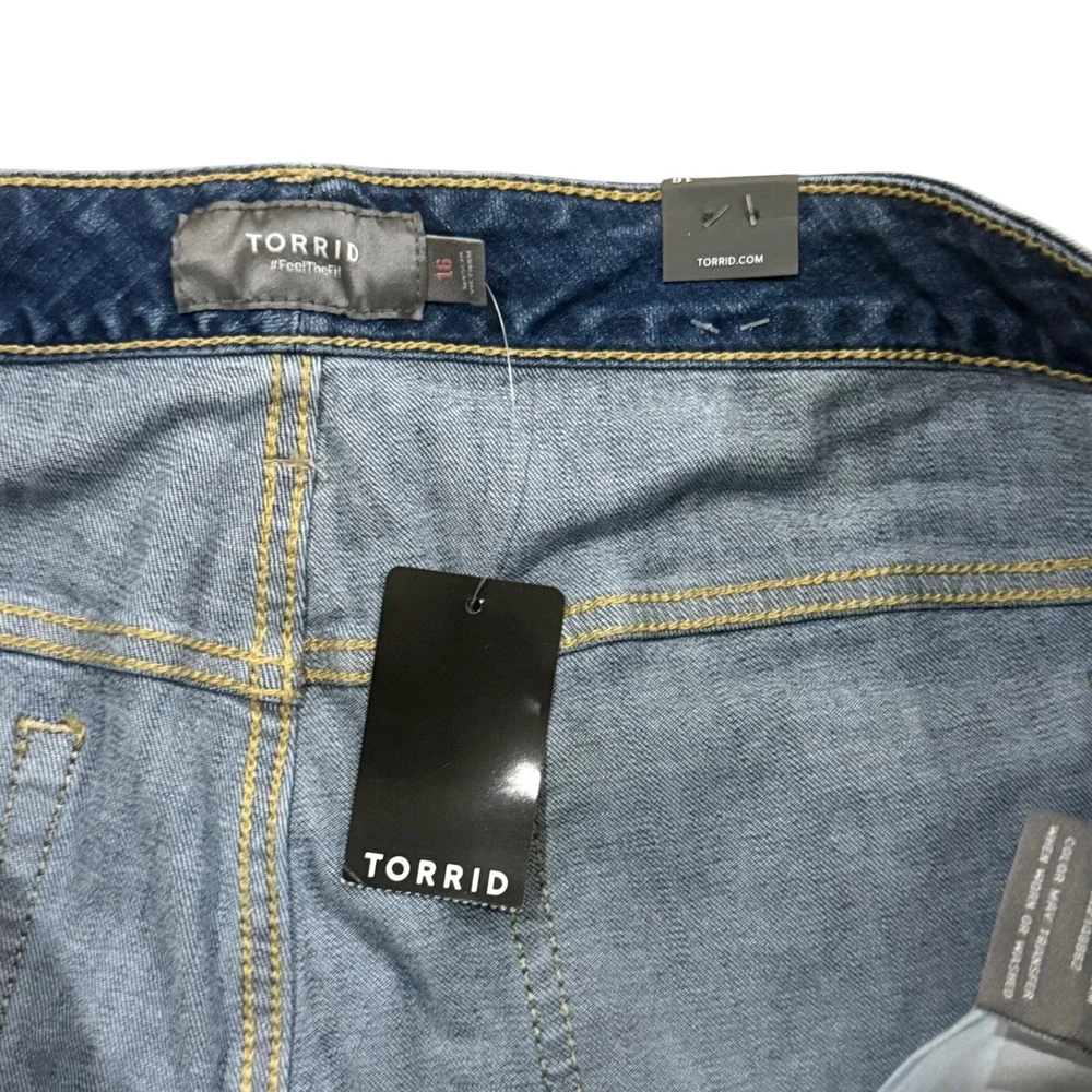 Torrid Womens Plus Size 16 Denim Bermuda Shorts Mid Wash Blue Stretch NWT - Picture 2 of 3